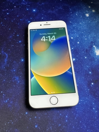 Apple iPhone 8 - 64GB - Silver - Unlocked